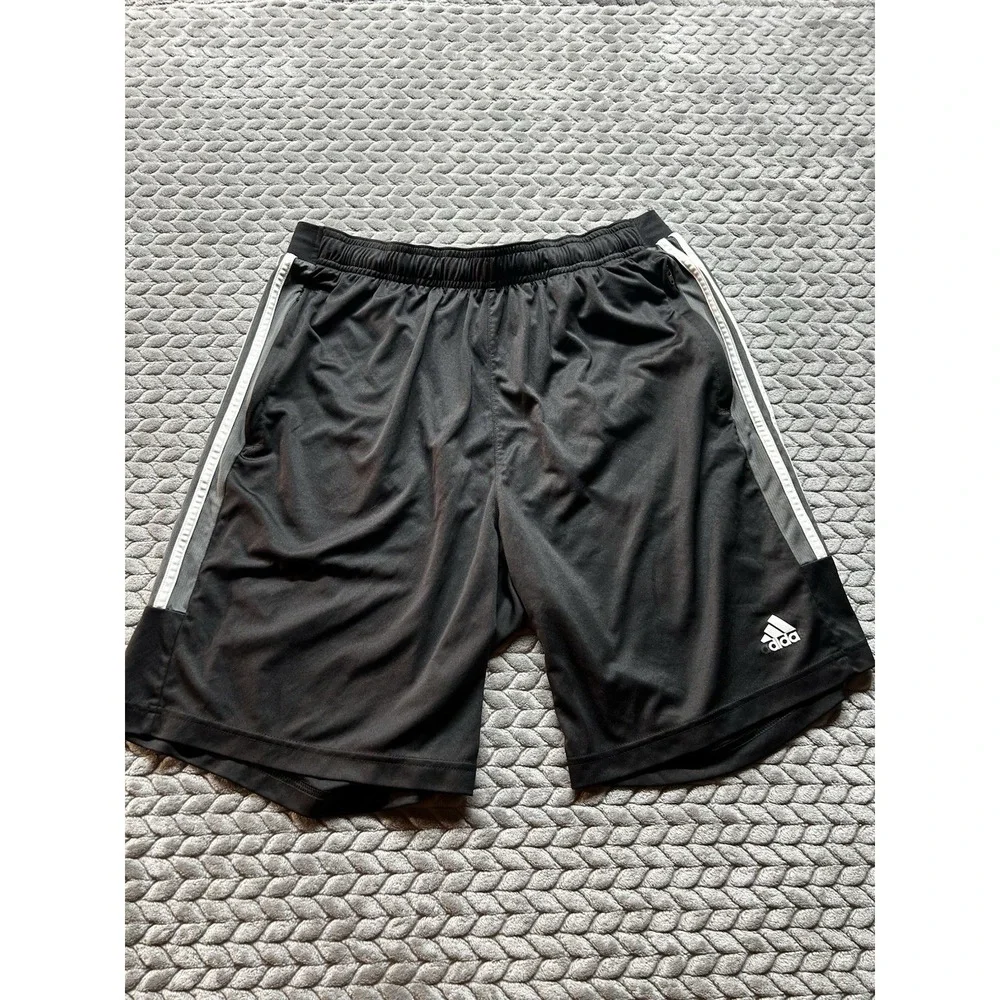 adidas AeroReady Men's XL Black Athletic Training Shorts Logo Pockets